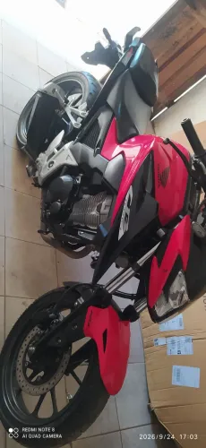 Vendo CB Twister 300F selada