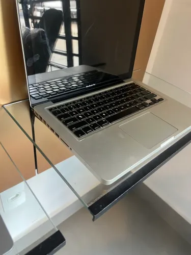 MacBook Pro 2011 13" i5 8gb ram 256gb SSD