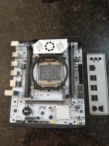 Placa mãe QIYIDA X99 D4 (com defeito)