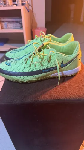 Chuteira da nike society
