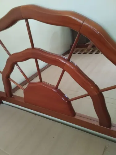 Cama de casal de madeira 