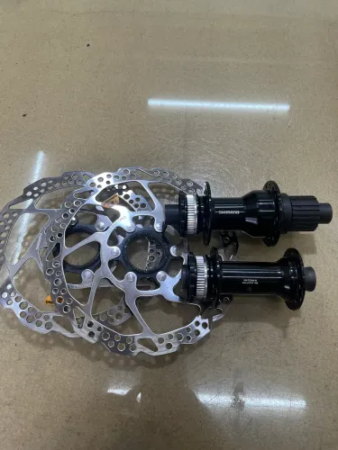 Par Cubo Shimano TC500 boost + discos