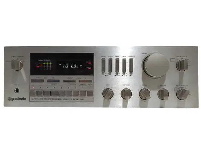 Gradiente Receiver Model 1660 - Super A - Pessoas Exigentes