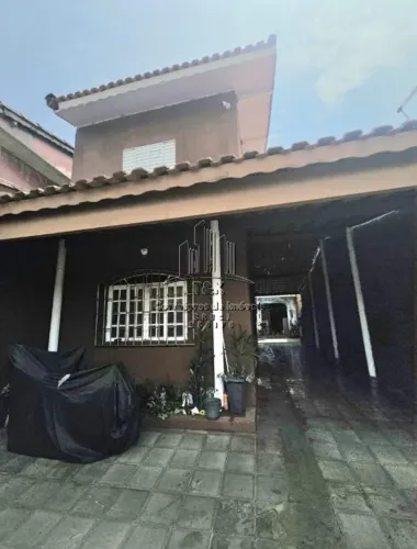 Sobrado à Venda em Mongaguá Vila Atlântica - 2 Quartos, 4 Vagas e Edícula apenas R$287 mil
