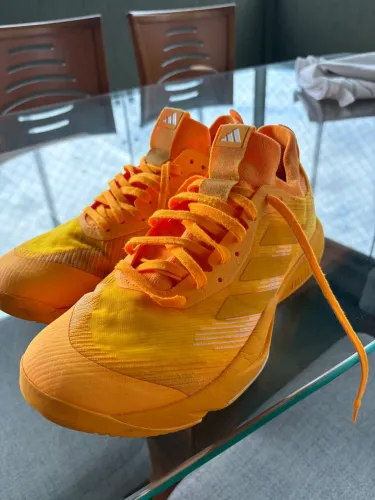 Tenis Adidas training lighstrike continental