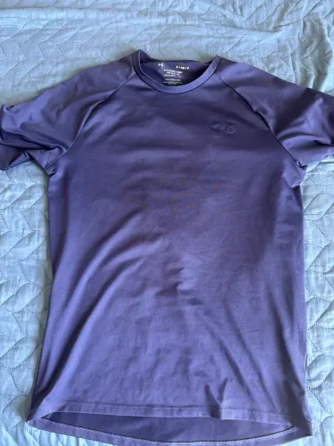 CAMISA UNDER ARMOUR TREINO ACADEMIA