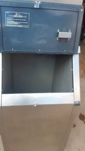 Maquina gelo egc-75ma/70 deposito 70 everest 220v