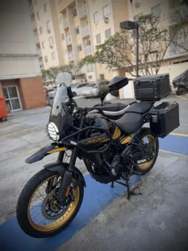 Himalayan 450 2025/2026 - Menos de 5k km e mais de R$ 4.500 em acessórios