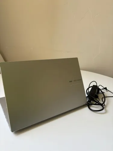 Notebook Asus Vivobook i5 1235U 8GB 512GB NVME Placa de vídeo Iris XE Graphics