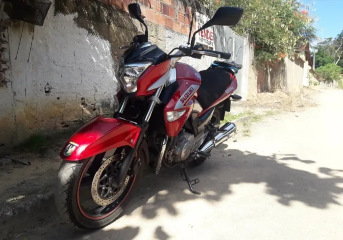 Suzuki Inazuma bicilíndrica 250cc