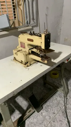 Máquina de pregar botão