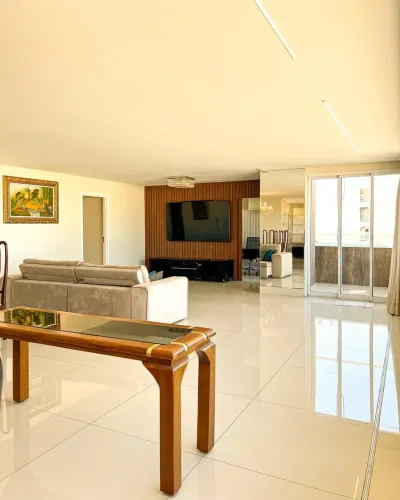 Aluguel Exclusividade no Setor Bueno: 236m² Mobiliados, Varanda com Jacuzzi e 4 Vagas