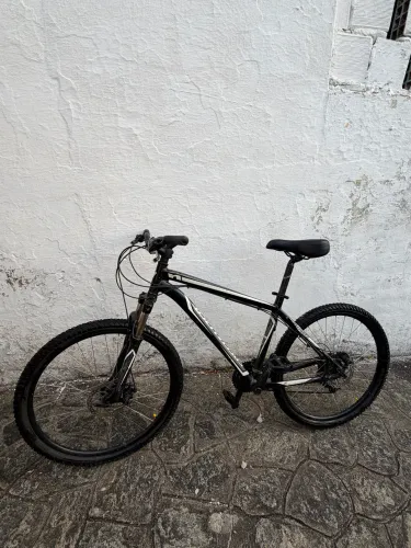 Bicicleta Specialized Mountain Bike - Freio a Disco / Câmbio Shimano