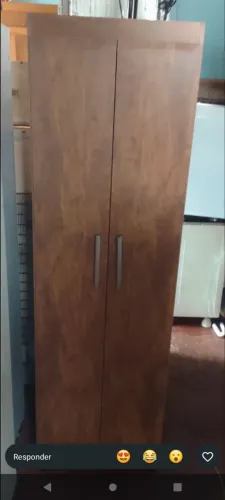 Guarda-Roupa 2 Portas - Madeira Escura MULTIUSO bom para começar na vida