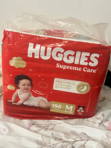 Fralda Huggies M 196 unidades