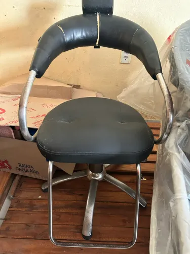 Vendo cadeira de corte para salão 