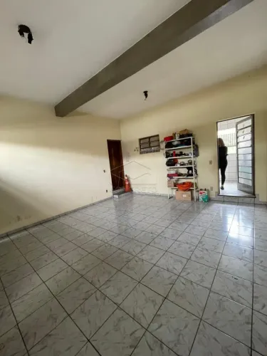 Sobrado com comercio de esquina