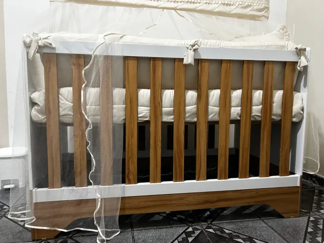 Berço Americano Branco e Madeira com Kit Completo 3 em 1 - NOVO