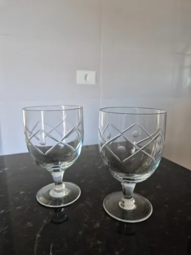 Par de copos ou taças em cristal - Decoração em baixo relevo (raridade)
