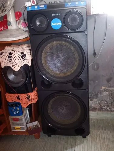 Vendo uma caixa de som Philips semi nova funcionando perfeitamente tudo normal