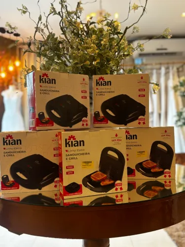 Sanduicheira Grill 2 Em 1 Kian Preta Elétrica 750w Cor Preto,Seu Mixto Quente Ultra Rápido