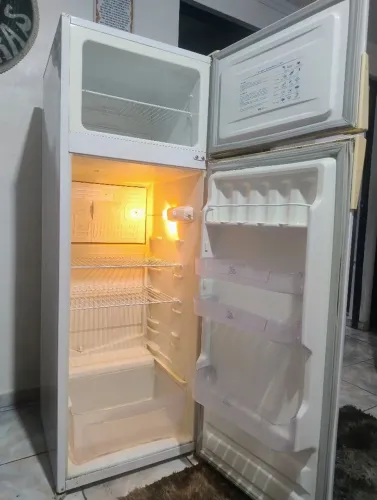 Refrigerador Esmaltec - ER320