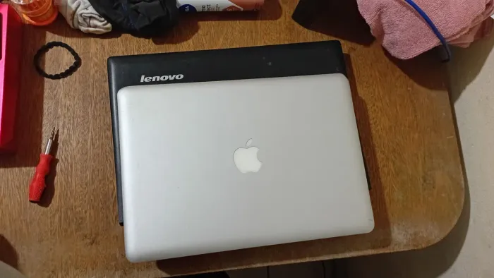 Somente para técnicos de bancada! Macbook Pro A1278 com fonte e Lenovo G405