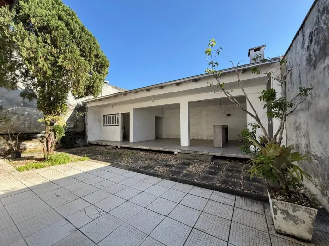 Casa para Venda em Joinville, Guanabara, 3 dormitórios, 1 suíte, 2 banheiros, 2 vagas