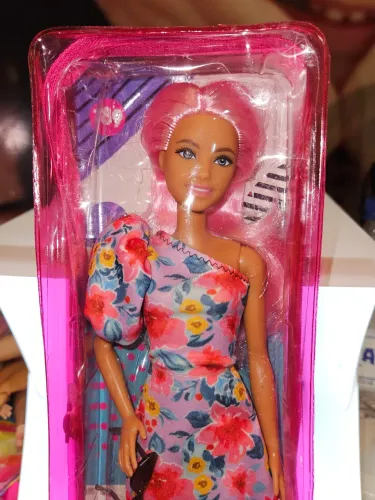 Barbie fashionista perna mecânica.