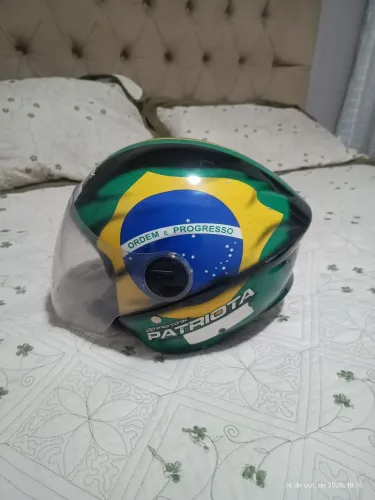 Capacete patriota