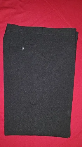 Calça social preta 42 corte tradicional! Bem nova!!