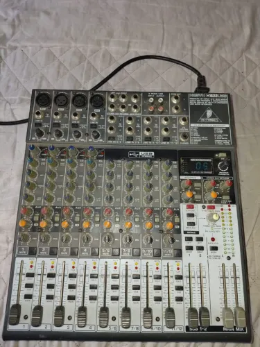 Mesa de som usada