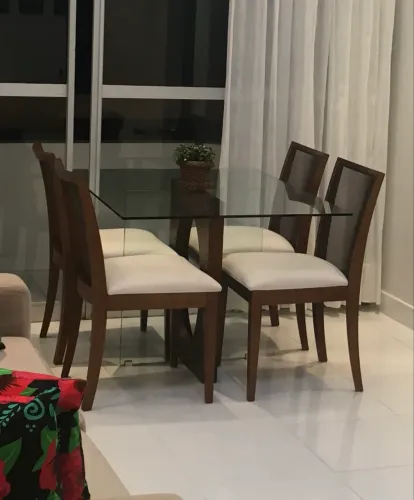 Mesa de jantar + 4 cadeiras 