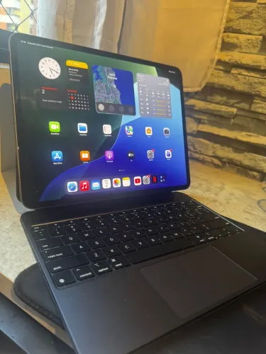 iPad Pro 13 M4 256 GB Wi-Fi Preto-Espacial + Apple Pencil Pro + Magic Keyboard (EUA)