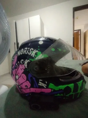 Vendesse capacete norisk camaleão semi-novo 