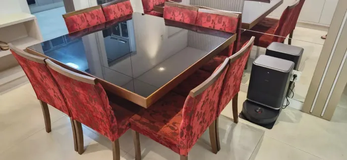 Mesa de jantar 1,40 x 1,40 com 8 cadeiras