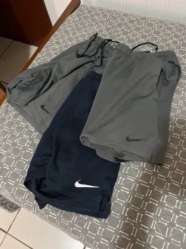 3 shorts nike originais (2 cinzas e um 1 marinho)