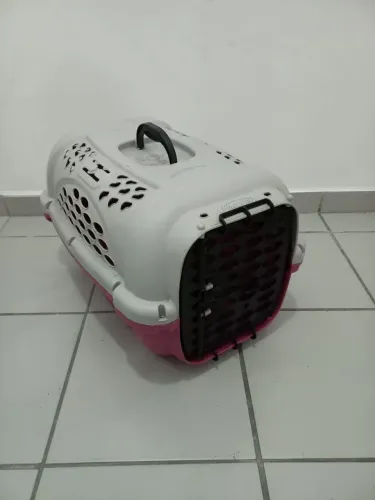 Caixa para transporte de pet. Marca boa , higienizada, usada apenas 3 vezes.
