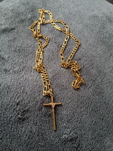 Cordão com crucifixo - banhado a ouro 18k