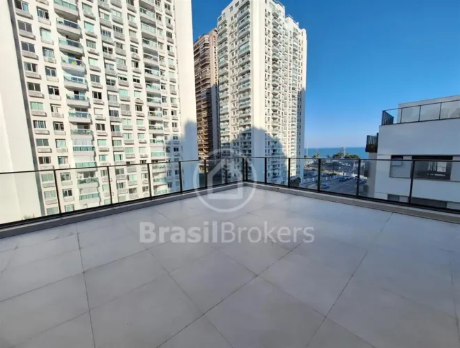Barra da Tijuca, Condomínio WAVE, Cobertura de 200 m2, 4 Vagas de Garagem.