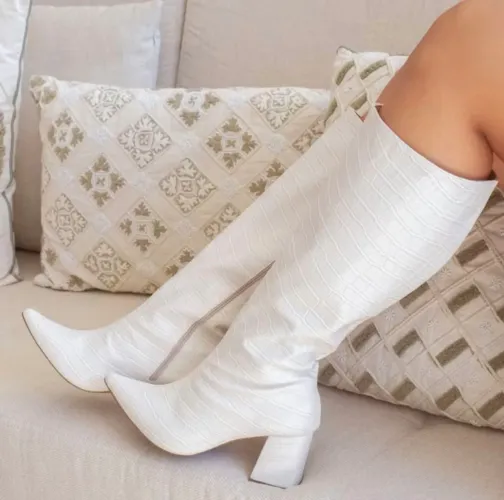 BOTA BRANCA ESTILOSA CANO LONGO 