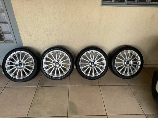 Jogo de rodas new fiesta titanium 