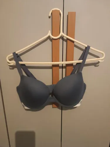 Sutiã azul Calvin Klein possui bojo push-up