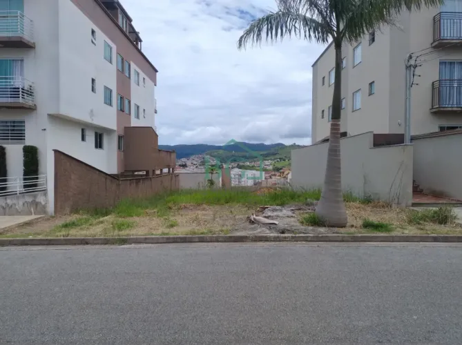 Terreno á venda de 312,52m² à no Jardim Hortência em Poços de Caldas MG.