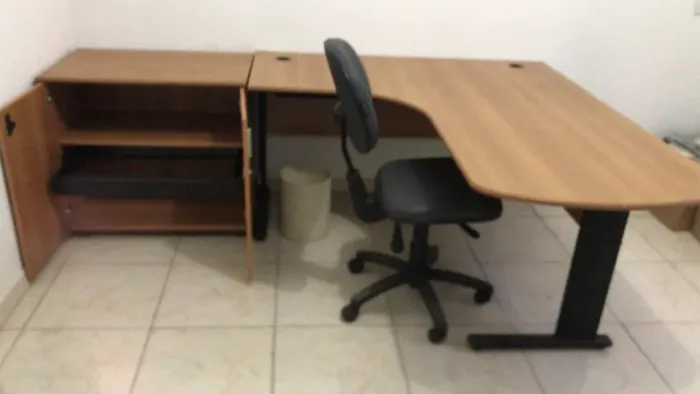 MESA ESCRITÓRIO + ARMÁRIO MADEIRA - OPORTUNIDADE ÚNICA