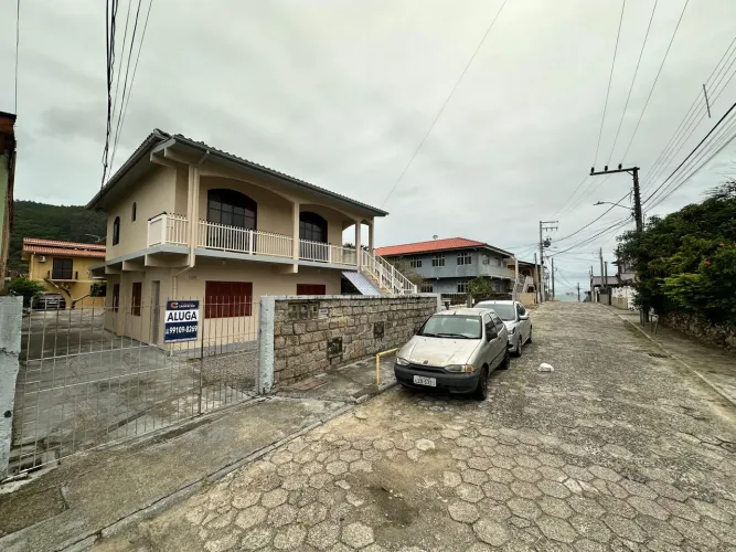 Apartamento térreo no Pântano do Sul, Florianópolis/SC