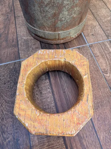 Forma de queijo antiga em madeira
