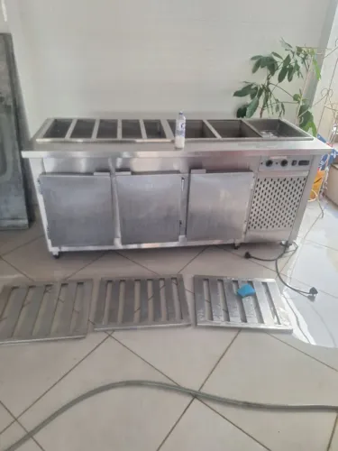 Balcao refrigerado aço inox, com resistência esquenta e esfria 220v