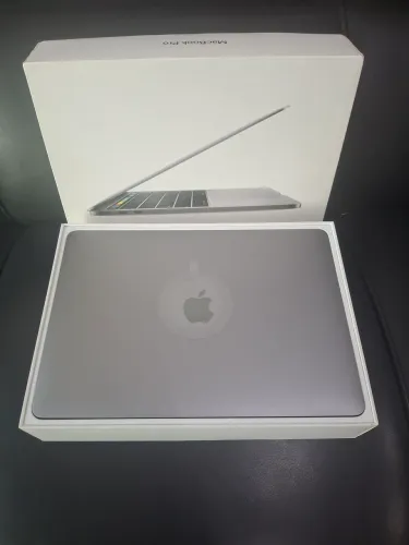 MacBook Pro 13" Retina (A1706) - Core i5 / 8GB RAM / SSD 500GB / Touch Bar - Impecável!