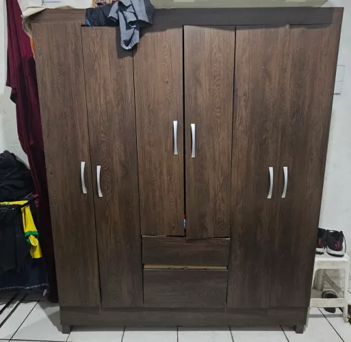 Guarda roupa 4 portas